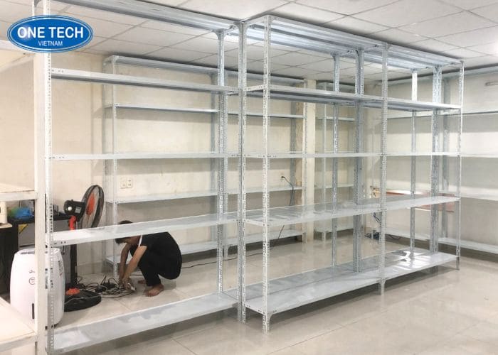 Hình ảnh lắp đặt kệ sẳt V lỗ Hà Nam thực tế 05