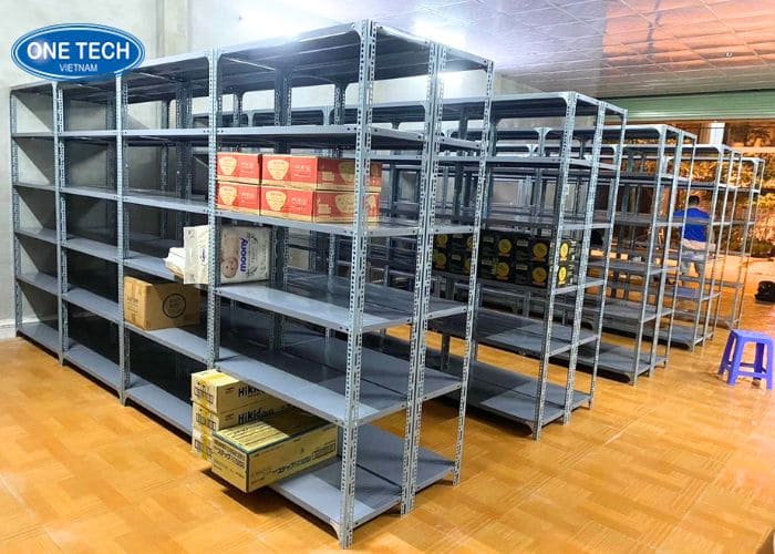 Hình ảnh lắp đặt kệ sẳt V lỗ Hà Nam thực tế 08